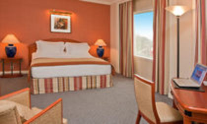 dormitorul mare - camera de hotel 1-coleg cu cate o vedeta