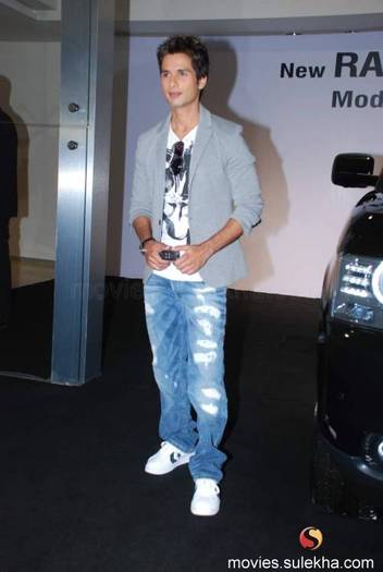 shahid-kapoor-at-range-rover15