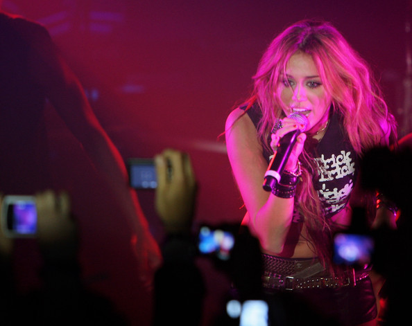 Miley+Cyrus+Private+Concert+1515+Club+f-zwDooQTsgl - x For Miley s fans
