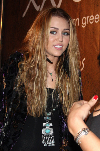 Miley+Cyrus+Miley+Cyrus+shows+up+grand+opening+tZYZgmtQlhcl - x For Miley s fans