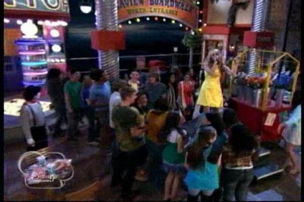 normal_114 - x For Miley s fans