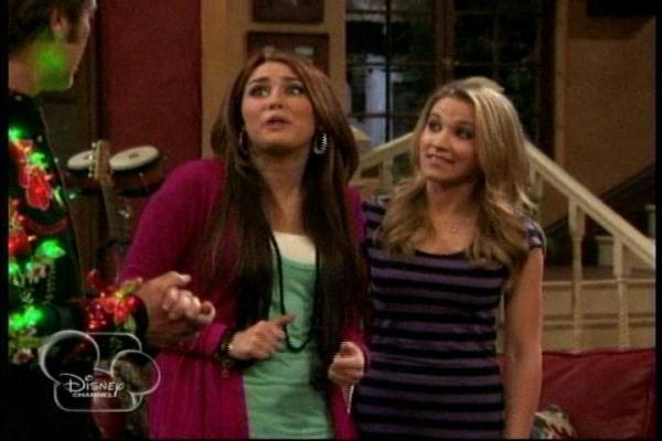 normal_141 - x For Miley s fans