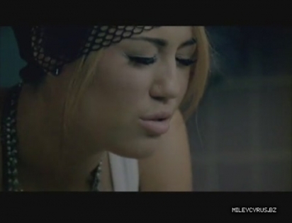 normal_000000000053 - x For Miley s fans