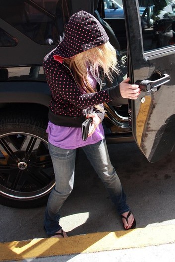 Avril+Lavigne+Out+Hollywood+Hv5yZmU9Ehtl