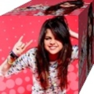 selena in cuburi (8) - selena cuburi