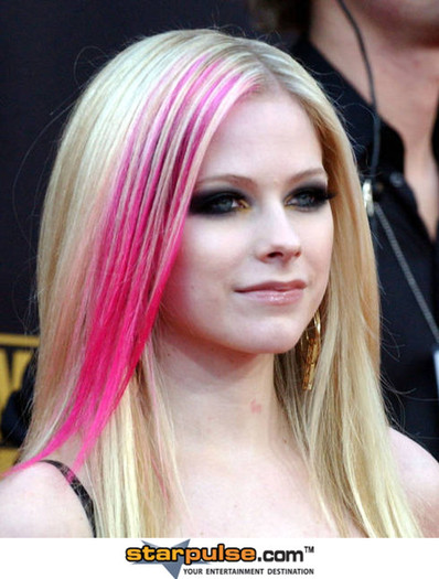 Avril Lavigne-ALO-000953 - At Music Awards