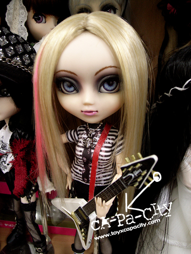 c - Avril Lavigne Doll