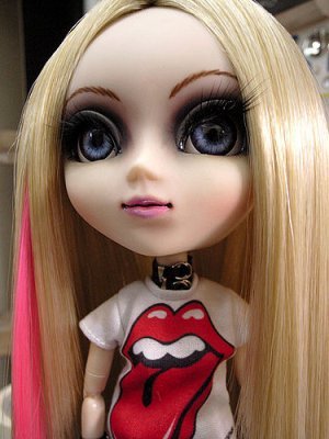e - Avril Lavigne Doll