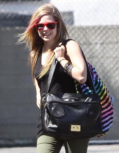 Avril+Lavigne+Brody+Jenner+Avril+Lavigne+Arriving+BguMYDc_sVJl