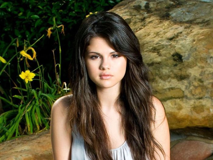 Selena-Wallpaper-selena-gomez-18601280-1024-768 - selena gomez