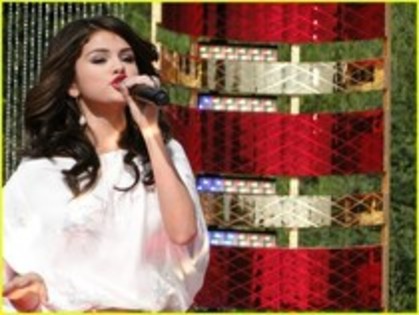 sell (5) - selena la disneyland2011