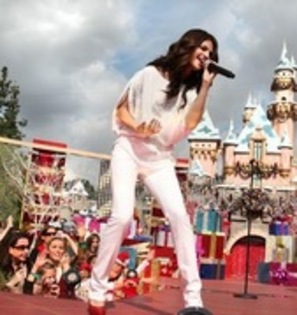 sell (8) - selena la disneyland2011