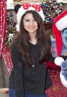 selena (9) - selena la disneyland 2009