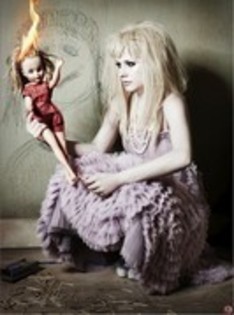 28855998_XIBKICUDM - Avril Lavigne