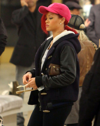 Rihanna+Rihanna+Christmas+Shopping+Beverly+pIqMz6BppXQl - Rihanna Christmas Shopping In Beverly Hills