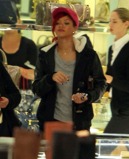 Rihanna+Rihanna+Christmas+Shopping+Beverly+SK7PZBZYWlZl - Rihanna Christmas Shopping In Beverly Hills