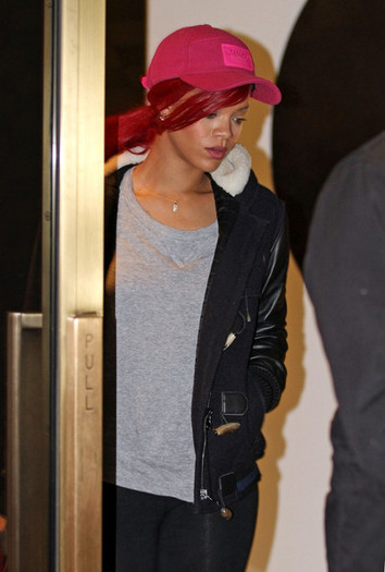 Rihanna+Rihanna+Shops+Barneys+AVDiN7ZZ7E6l - Rihanna Shops at Barneys