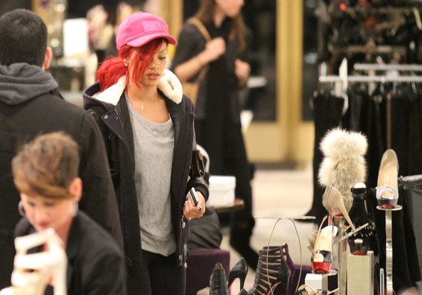 Rihanna+Rihanna+Shops+Barneys+ItJN56sJSRBl - Rihanna Shops at Barneys