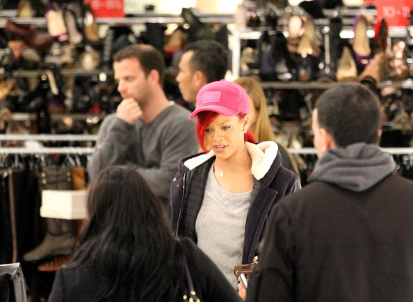 Rihanna+Rihanna+Shops+Barneys+OFsgFOb1hjll - Rihanna Shops at Barneys