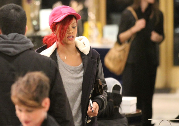 Rihanna+Rihanna+Shops+Barneys+OyLMLLFOJ5Dl - Rihanna Shops at Barneys