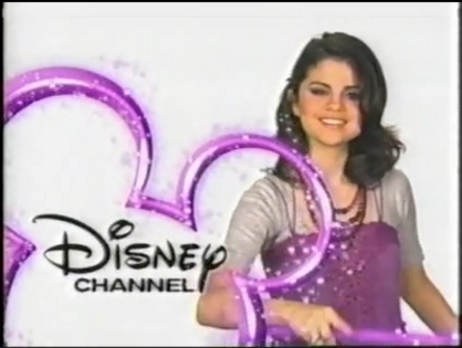 normal_Selena-Gomez-%28NEW-%29-Disney-Channel-Logo%5Bwww_savevid_com%5D_flv_000009042