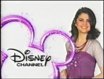 normal_Selena-Gomez-%28NEW-%29-Disney-Channel-Logo%5Bwww_savevid_com%5D_flv_000009743 - Disney
