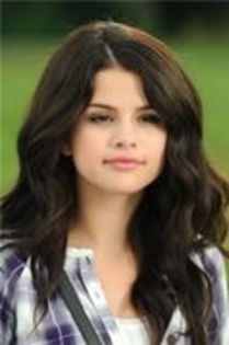selena (150)
