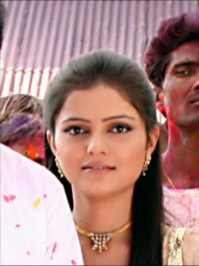 38386_135595916475554_135403783161434_161317_980880_n - choti bahu