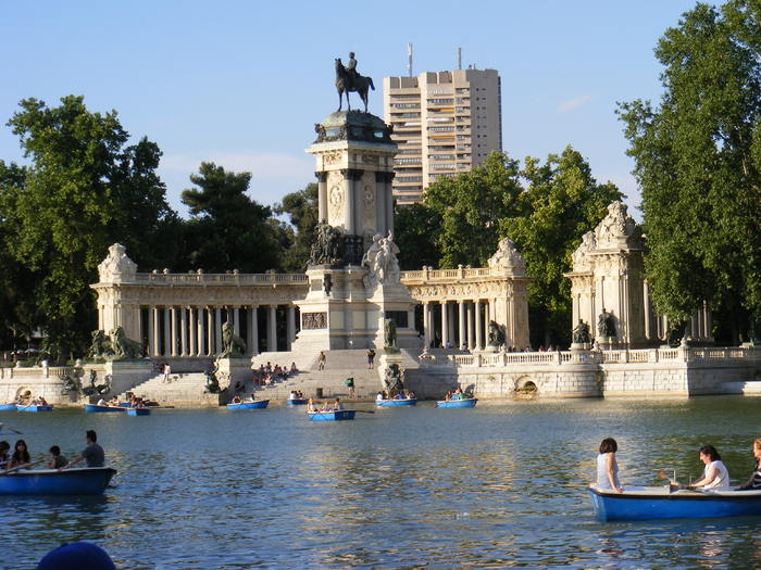 Madrid-Parque del Retiro-statuia regelui Alfonso XII-LEA - SPANIA