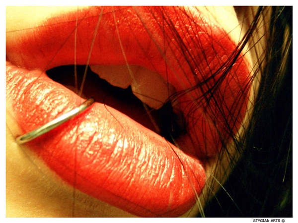 juicy_lips_by_stygianarts - inimioare si buze