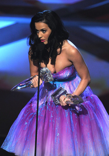 Katy+Perry+2011+People+Choice+Awards+Show+UQTuUS3NG5cl