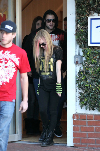 Avril+Lavigne+Avril+Lavigne+Brody+Jenner+Fred+m7m41j5FoyWl - Avril Lavigne and Brody Jenner at Fred Segal