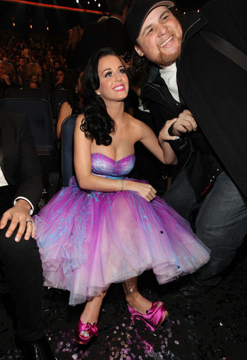 Katy+Perry+2011+People+Choice+Awards+Backstage+EvYGEkrVavYl - 2011 People s Choice Awards - Backstage And Audience