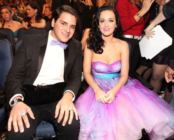 Katy+Perry+2011+People+Choice+Awards+Backstage+UFfyzhVTQMZl - 2011 People s Choice Awards - Backstage And Audience