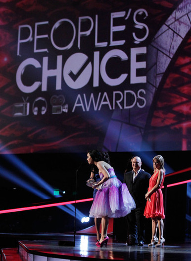 Katy+Perry+2011+People+Choice+Awards+Show+7c6_QXo5s-fl - 2011 People s Choice Awards - Show