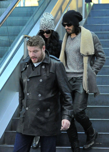 Katy+Perry+Russell+Brand+Katy+Perry+LAX+IlKFo-7aaQWl - Russell Brand and Katy Perry at LAX