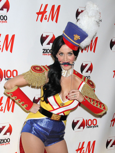 Katy+Perry+Z100+Jingle+Ball+2010+Presented+P4V0oGJngwkl - Z100 s Jingle Ball 2010 Presented By H and M