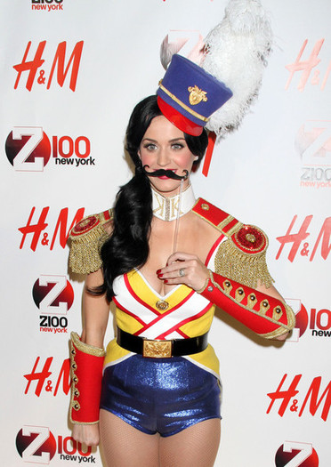Katy+Perry+Z100+Jingle+Ball+2010+Presented+Ue724JaUeeVl - Z100 s Jingle Ball 2010 Presented By H and M