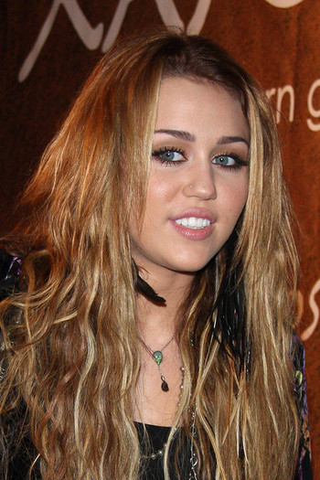 Miley+Cyrus+Miley+Cyrus+Xandros+Opening+Los+bxxZk5rd6F7l