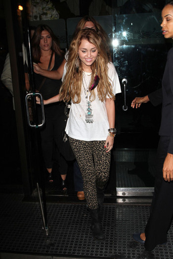 Miley+Cyrus+Miley+Cyrus+Leaves+Mr+Chow+Ki4FXpIsIvHl