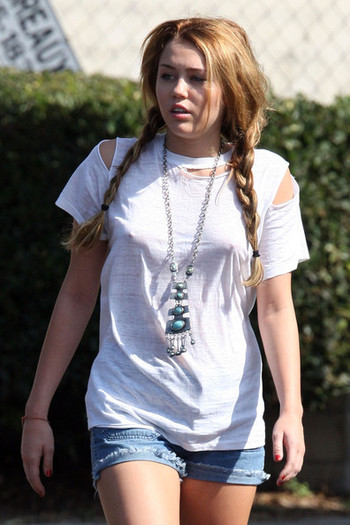 Miley+Cyrus+Miley+Cyrus+Leaves+Paty+Restaurant+CkESPPA8cBNl