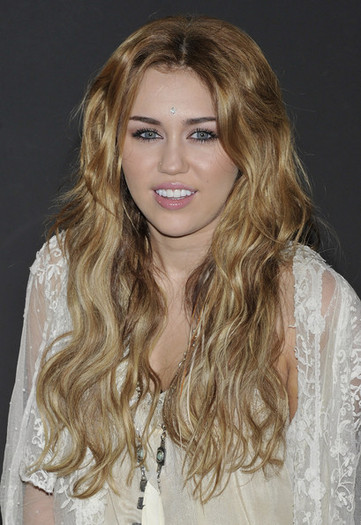 Miley+Cyrus+Miley+Cyrus+Meeting+Fans+Madrid+2vyd4z1HU6ml