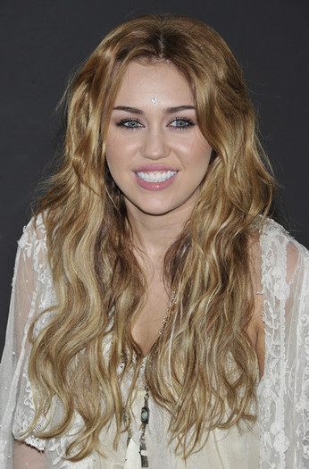 Miley+Cyrus+Miley+Cyrus+Meeting+Fans+Madrid+I6GtWykOy9Ul