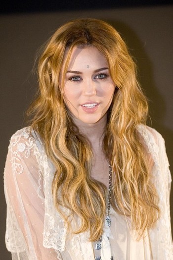 Miley+Cyrus+Miley+Cyrus+Meets+Fans+Ideal+Cinema+QCYtqSdaYsTl