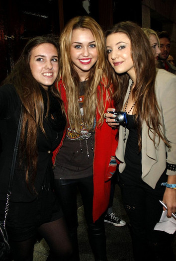 Miley+Cyrus+Miley+Cyrus+Out+Friends+L6TEFy7DSptl