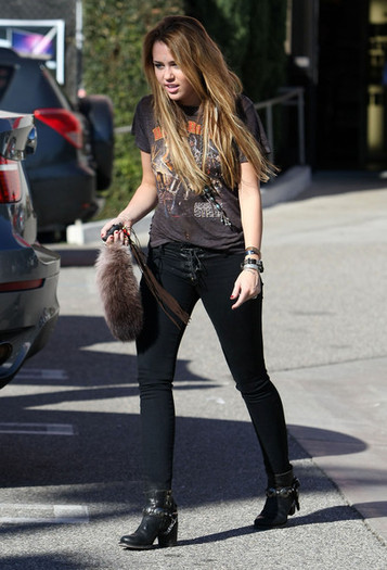 Miley+Cyrus+Miley+Cyrus+Out+Samy+Camera+West+ix0LRjuVDTol