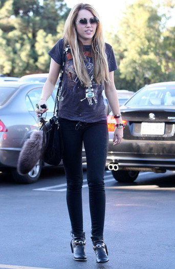 Miley+Cyrus+Miley+Cyrus+Out+Samy+Camera+West+MpWqv-pYIVXl