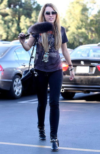 Miley+Cyrus+Miley+Cyrus+Out+Samy+Camera+West+qeZyBWrWrEul