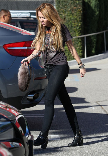 Miley+Cyrus+Miley+Cyrus+Out+Samy+Camera+West+sBChRkL2Bf-l