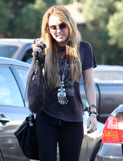 Miley+Cyrus+Miley+Cyrus+Out+Samy+Camera+West+taFzjQxc8zZl